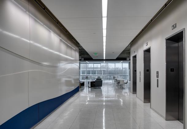 225 Schilling Circle, Suite 300 Lobby