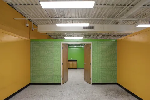 SK8 Suite 8855 Interior (20)