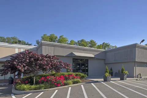 SK8 Suite 8855 Exterior (2)