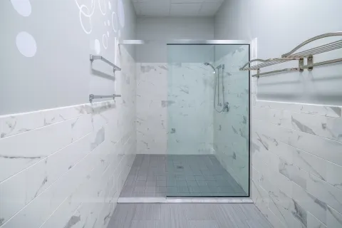 AB9 Hanley Energy Restroom (4)
