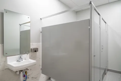 AB9 Hanley Energy Restroom (5)