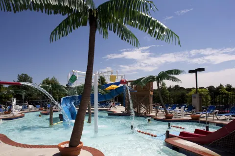 EL3 Merritt Clubs Outdoor Pool (7)