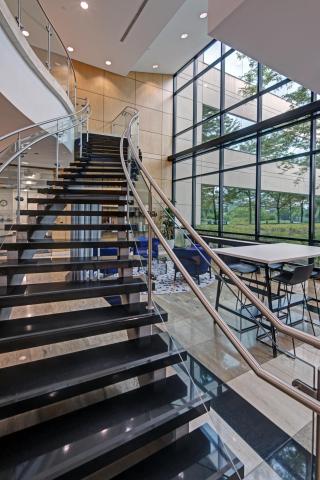 BH5 Columbia Corporate Park Interior Lobby 38