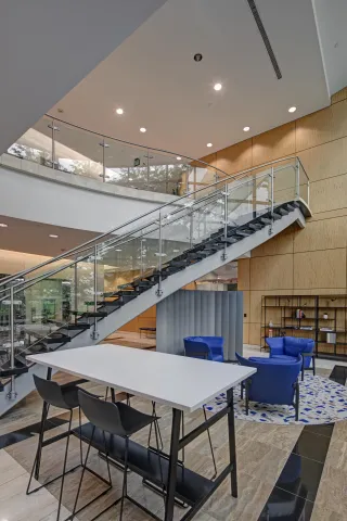 BH5 Columbia Corporate Park Interior Lobby 40