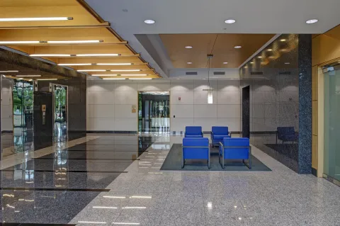 HF4 6031 University Boulevard lobby 1