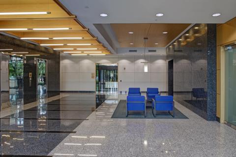 HF4 6031 University Boulevard lobby 1
