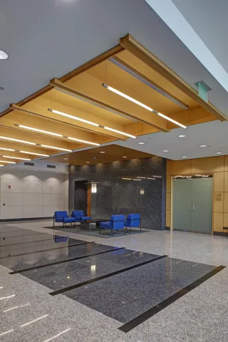 HF4 6031 University Boulevard lobby 8