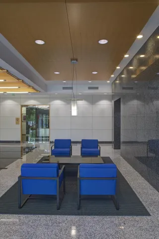 HF4 6031 University Boulevard lobby 9