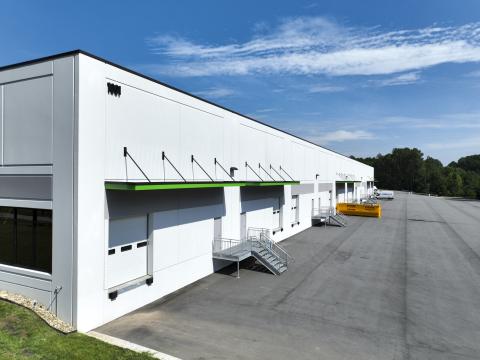 IB Merritt TW Crossing Exterior (26)