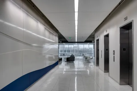 225 Schilling Circle, Suite 300 Lobby