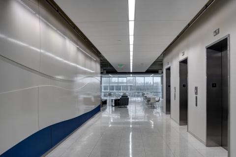 225 Schilling Circle, Suite 300 Lobby