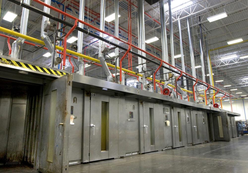 4711 Hollins Ferry interior