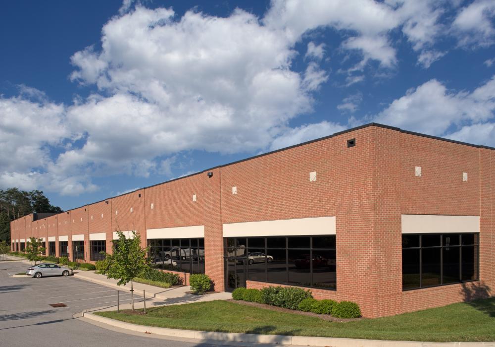 1705 Twin Springs Drive Exterior