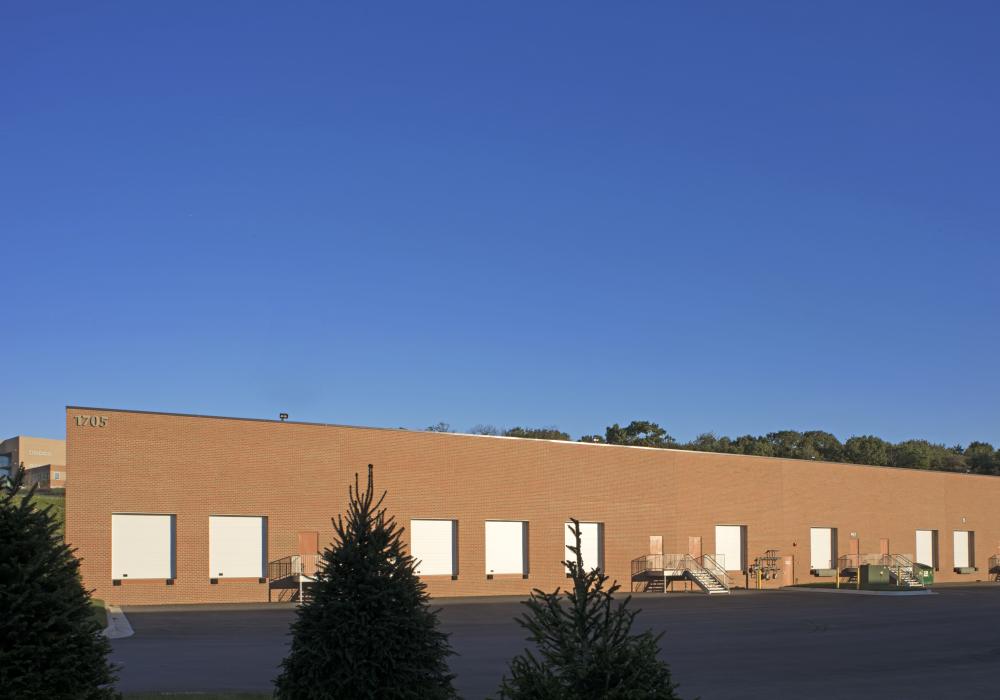 1705 Twin Springs Drive Exterior