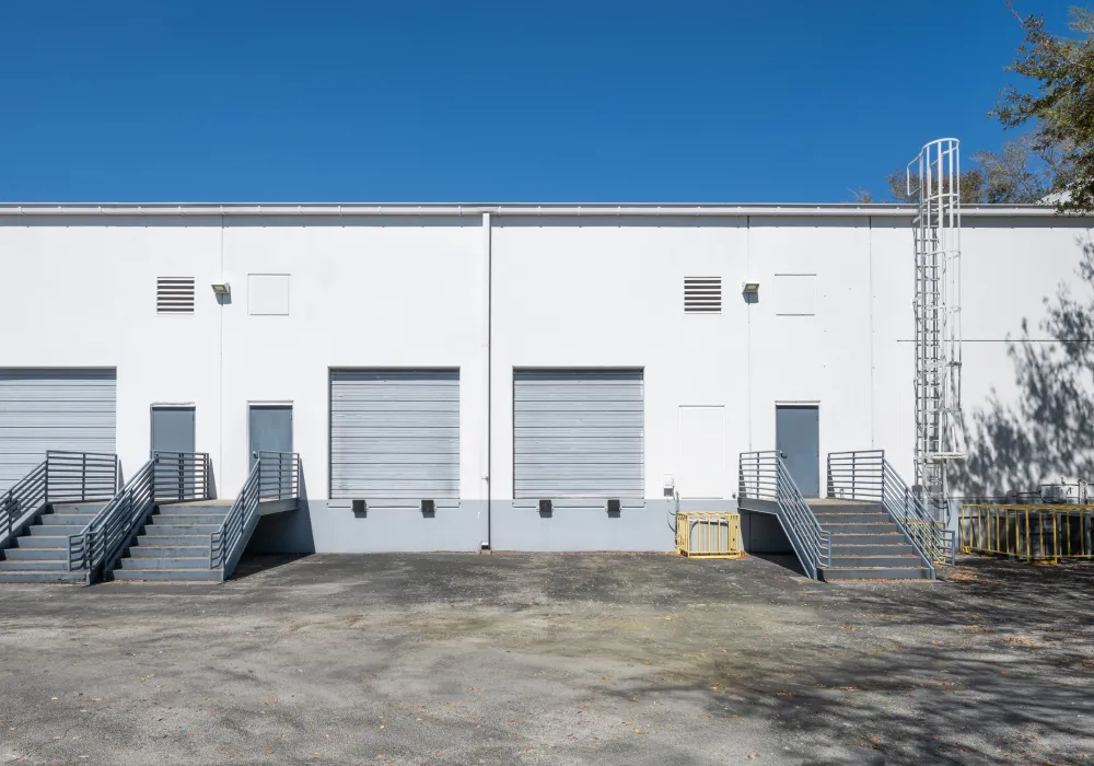 Beach Commerce Center