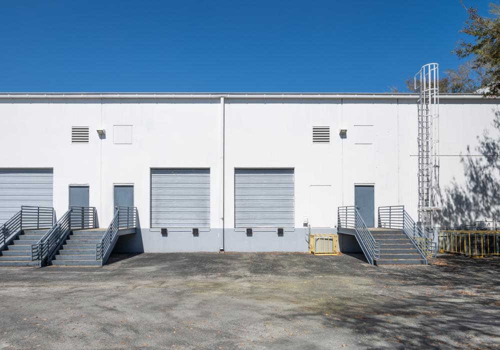 Beach Commerce Center
