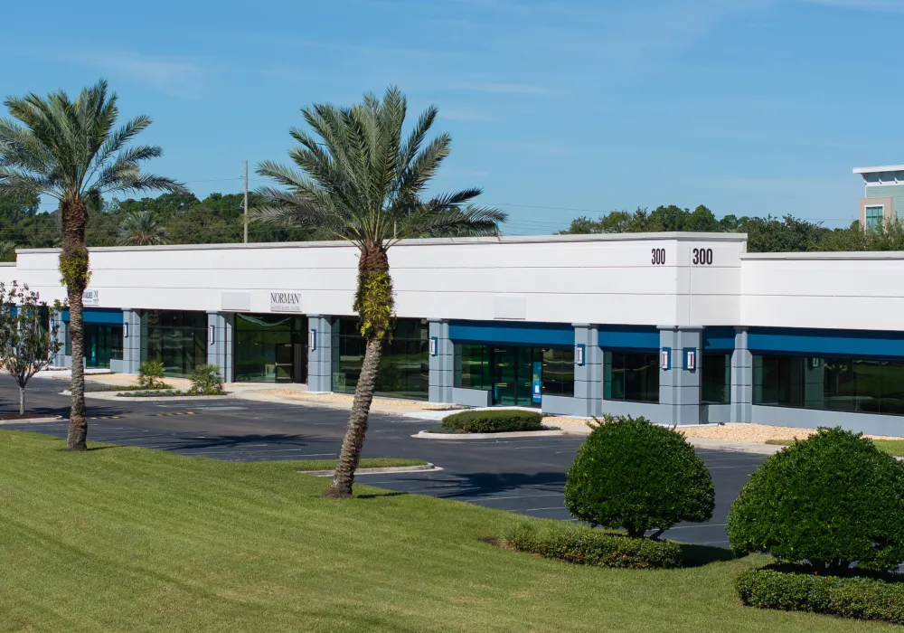 Merritt - Gate Parkway - 300 - Exteriors