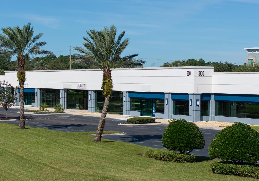 Merritt - Gate Parkway - 300 - Exteriors