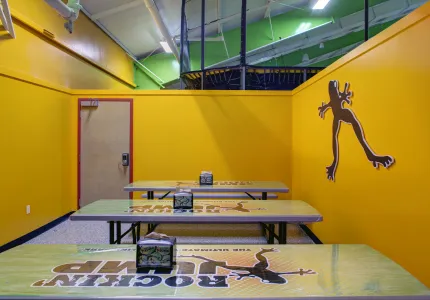 SK8 Rockin' Jump Interior (27)