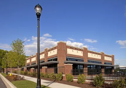 BN1-8 Buckingham Retail Exterior (12)