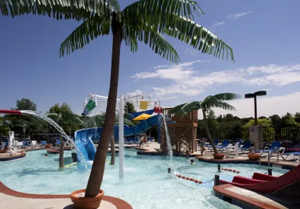 EL3 Merritt Clubs Outdoor Pool (7)