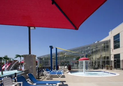 EL3 Merritt Clubs Outdoor Pool (8)