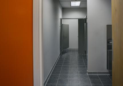 LS2 i3 Solutions Restroom