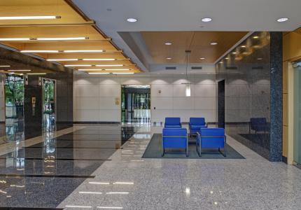 HF4 6031 University Boulevard lobby 1