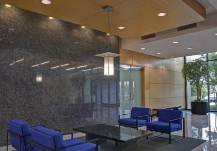 HF4 6031 University Boulevard lobby 13