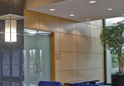 HF4 6031 University Boulevard lobby 16