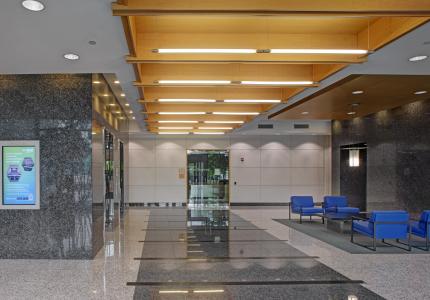 HF4 6031 University Boulevard lobby 2