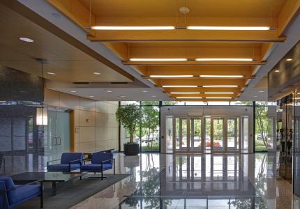 HF4 6031 University Boulevard lobby 6