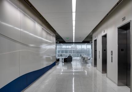 225 Schilling Circle, Suite 300 Lobby